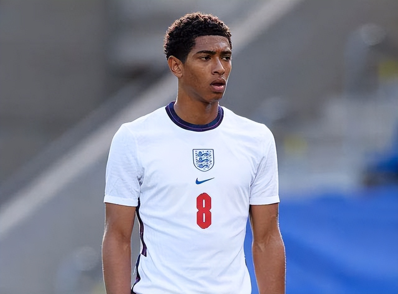 巴萨梅西关键助攻助力进球