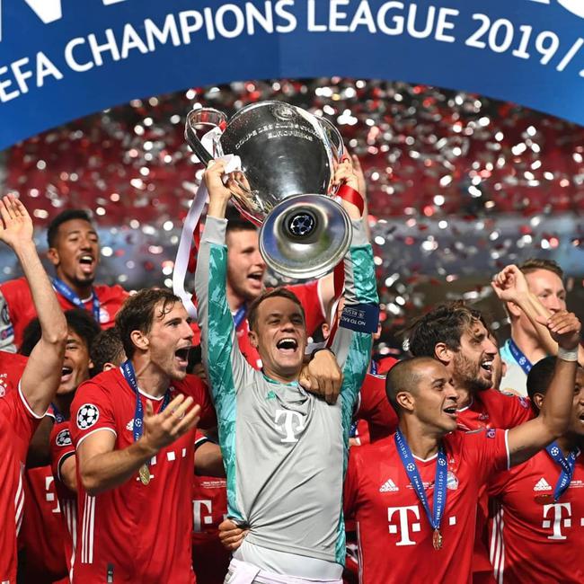 队友接连被罚下！维尼修斯讽刺裁判：多来点红牌吧！