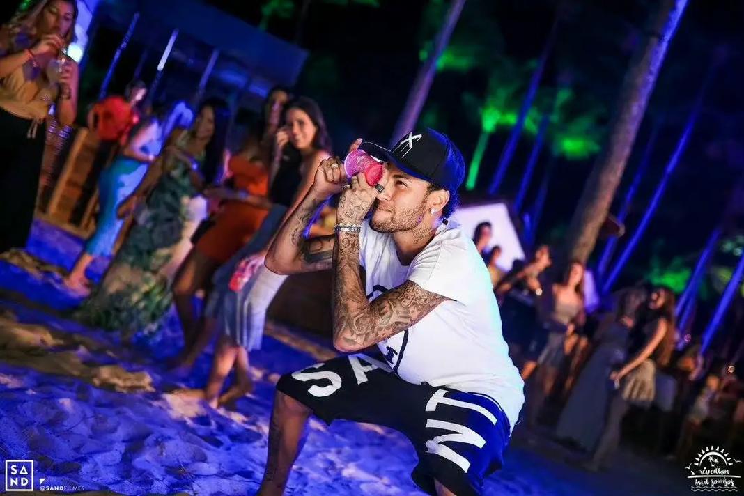 卡斯尔成最年轻30+10+5&3三分且命中率不低于70%球员