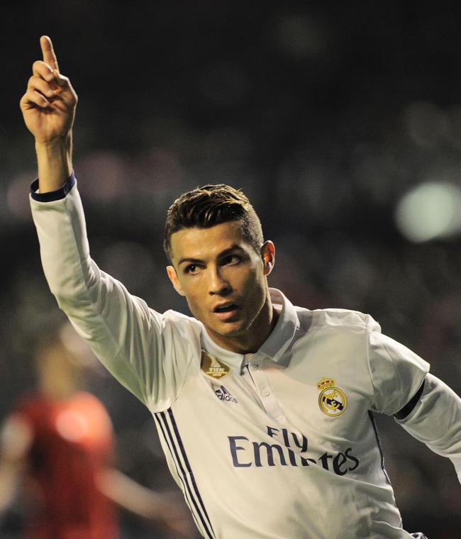 曼联英超15轮4-1胜狼队，近3轮不败，B费2射1传，助球队冲至第六，有望重返欧冠区。