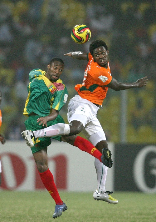 剑指三分，阿森纳晒欧冠赛前海报：萨卡单人出镜