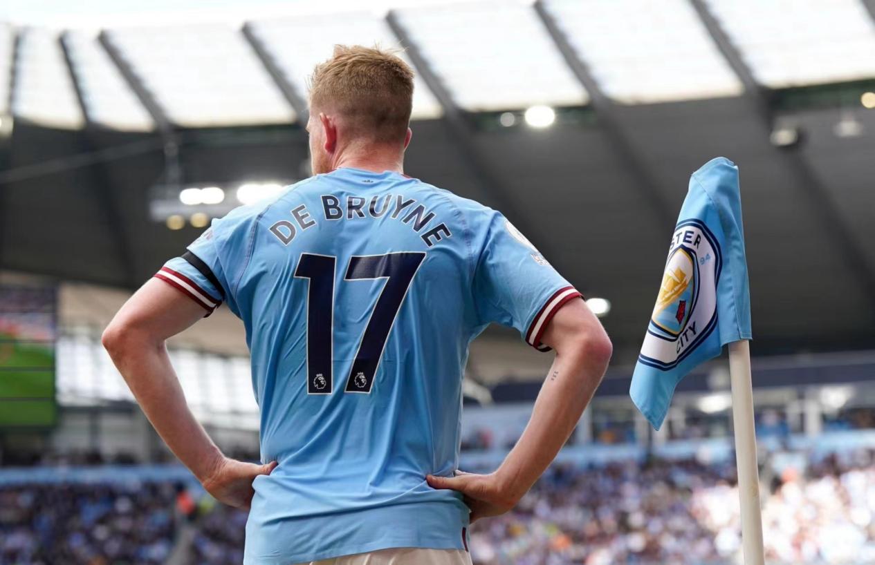 国足备战强度升级，全队深夜加练